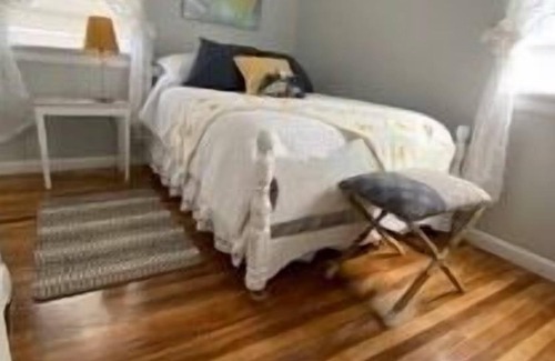 Emmett House | A cozy cottage in Gem county. Each room thoughtfully decorated.
