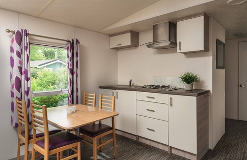 Notter Cabin | A cozy cottage with porch for the whole family. Celebrate vacations!
