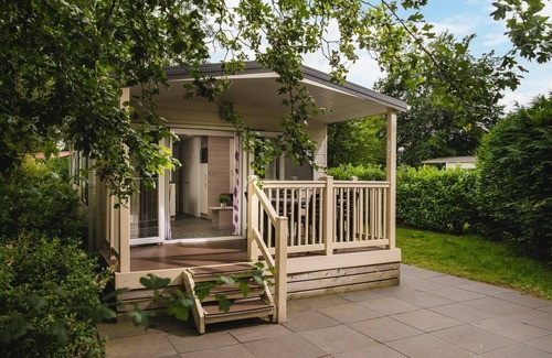 Notter Cabin | A cozy cottage with porch for the whole family. Celebrate vacations!