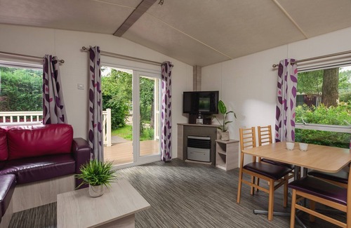 Notter Cabin | A cozy cottage with porch for the whole family. Celebrate vacations!