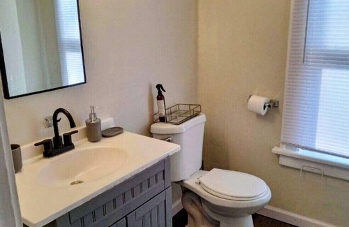 St. Louis House | A cozy Home for the Traveling Women - Women only please. Rooms for rent