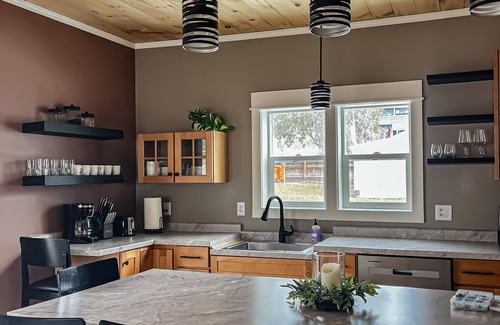 Stillwater House | A cozy home nestled in the heart of the river bluffs.