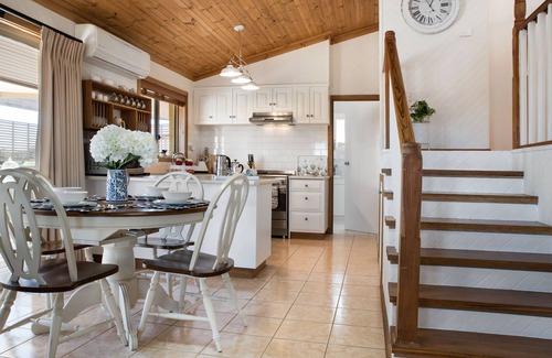 Daylesford House | A cozy, inviting country retreat with a little modern flair.
