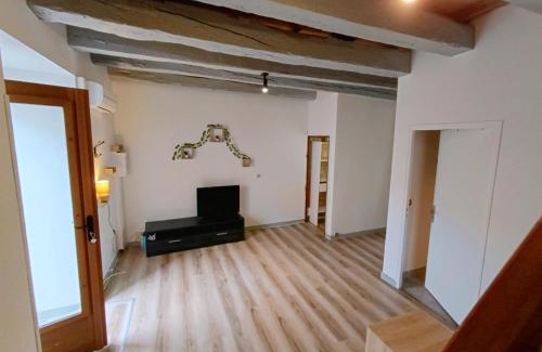 Sigoules Apartment | A cozy little nest in Sigoules with a view