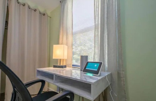 Clifton Heights Apartment | A cozy & modern escape in Cincy
