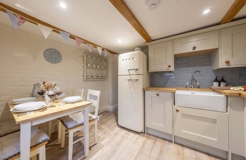 Docking Cottage | A delightful mid-terrace Victorian cottage only a short drive from the coast!