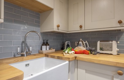 Docking Cottage | A delightful mid-terrace Victorian cottage only a short drive from the coast!