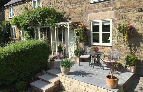 Crich Cottage | A delightful stone property that has a traditional countryside charm.