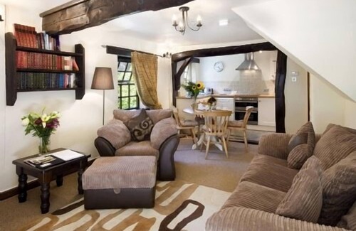 Boncath Cottage | A delightful two bedroom cottage with exceptional indoor leisure facilities