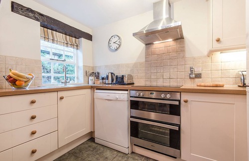 Boncath Cottage | A delightful two bedroom cottage with exceptional indoor leisure facilities