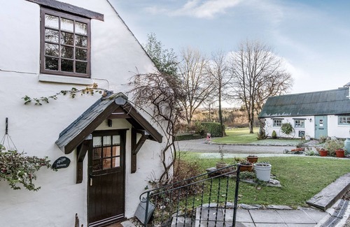 Boncath Cottage | A delightful two bedroom cottage with exceptional indoor leisure facilities