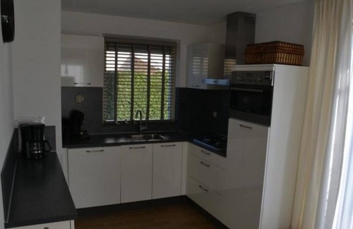 Breskens House | A detached bungalow with a living comfort of about 102m2. The lovely spacious garden surrounding the house of almost 600 m2 gives you privacy and the opportunity to enjoy the sun at any hour of the day.