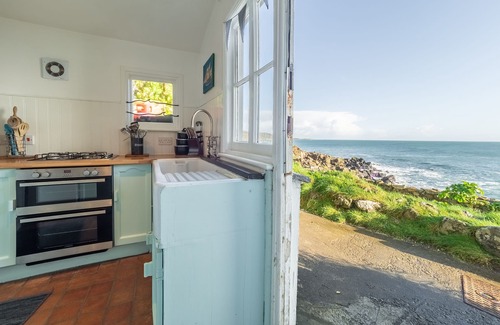 Coverack House | A dream seaside escape perfect for taking in the beauty of the Cornish coastline