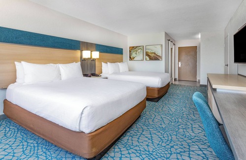 Florida Central Atlantic Coast Hotel | A Dream Stay Awaits! 2 Stunning Rooms | Free Shuttle to Local Attractions
