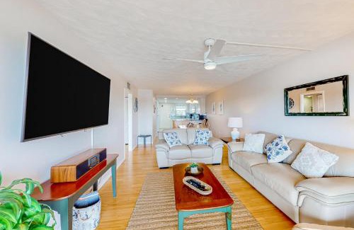 Indian Shores Apartment | A Dreamer's Cottage