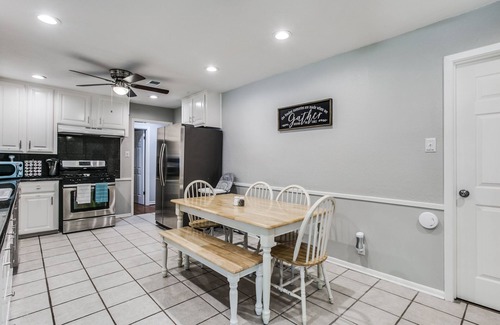 Bedford House | A&E Bedford Entertainment Getaway near DFW Airport &. Cowboys Stadium