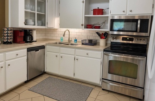 Tupelo House | A Family Haven N' Heart of Tupelo: 4 Bedrooms, 6 Beds, 1.5 Baths Sleeps 8 or 9