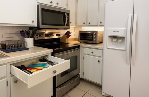 Tupelo House | A Family Haven N' Heart of Tupelo: 4 Bedrooms, 6 Beds, 1.5 Baths Sleeps 8 or 9