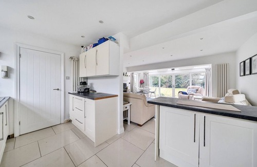 West Wittering Cottage | A family house that sleeps 8 guests in 5 bedrooms