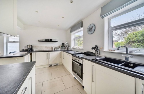 West Wittering Cottage | A family house that sleeps 8 guests in 5 bedrooms