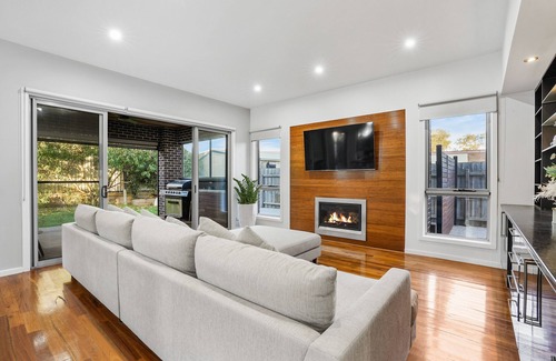 Portarlington House | A family sized beach house just 2 mins from the beach and 1.6km from town.