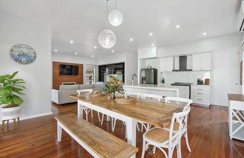 Portarlington House | A family sized beach house just 2 mins from the beach and 1.6km from town.