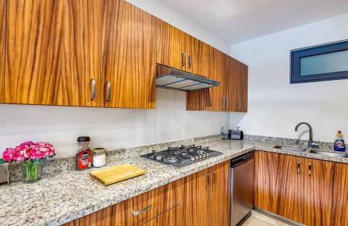 North Hotel Zone Apartment | A FEW BREEZY STEPS TO THE BEACH ~LUXURIOUS STAY~