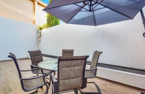 North Hotel Zone Apartment | A FEW BREEZY STEPS TO THE BEACH ~LUXURIOUS STAY~