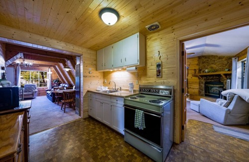 Lakeside House | A-Frame/2 BR 1 BA/Lakes/Fenced/Fireplace