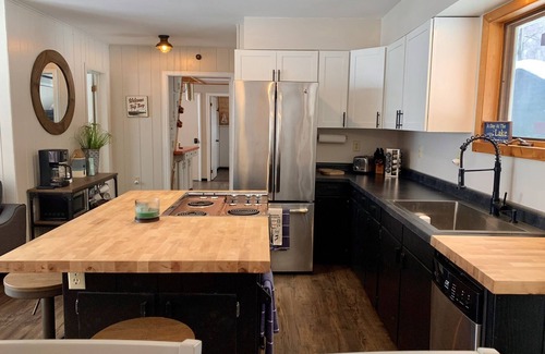 Big Bay House | A-Frame cabin located on the shores on lake Independence.