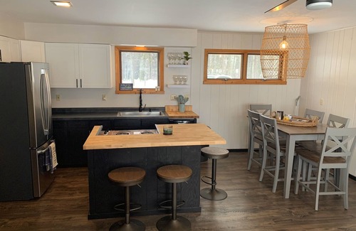 Big Bay House | A-Frame cabin located on the shores on lake Independence.
