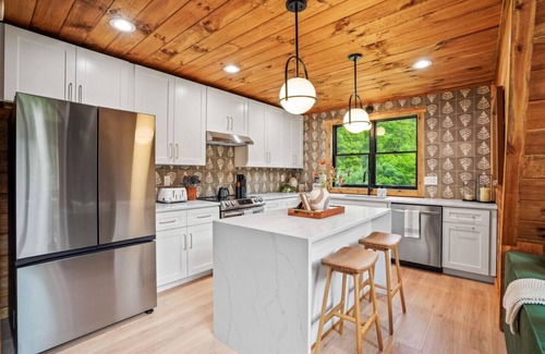 McArthur Apartment | A-Frame in the Woods + Hot Tub | Kid`s Fort | Private Trails