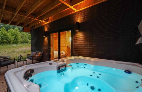 McArthur Apartment | A-Frame in the Woods + Hot Tub | Kid`s Fort | Private Trails