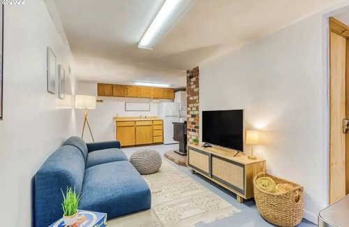 Government Camp Cabin | A-Frame with Hot Tub, Ski in/Ski out, Fiber Internet, Sleeps 13, Dog Friendly!