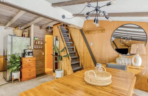 Government Camp Cabin | A-Frame with Hot Tub, Ski in/Ski out, Fiber Internet, Sleeps 13, Dog Friendly!