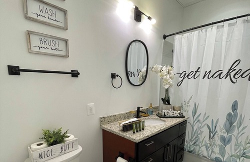 Mount Vernon Apartment | A Gem In The City | 1 Bd Dowtown Apt