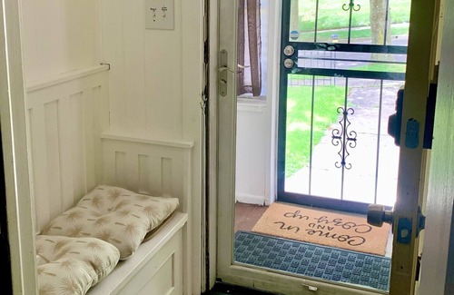 Akron House | A Gem near the Lake