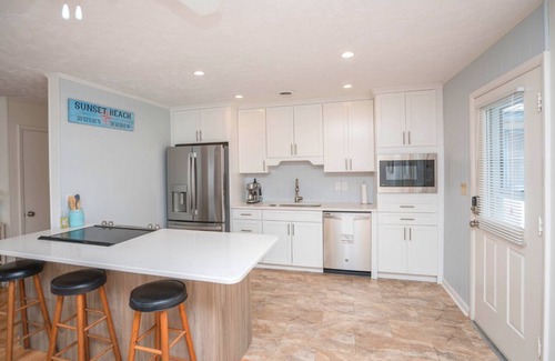 Sunset Beach Cottage | A GEM of a cottage 400 feet from the nearest beach access!