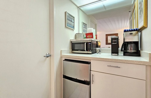 Diamond Head - Kapahulu - St. Louis Apartment | A Gem of a Studio at The Diamond Head Beach Hotel