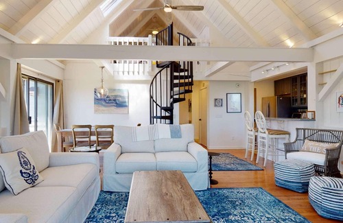 Bald Head Island Condo | A Golden Retreat -Timbercreek Upper Unit, Dog Friendly, Pool, Kayaks, Marsh/BHI Creek, BHI Club+Golf