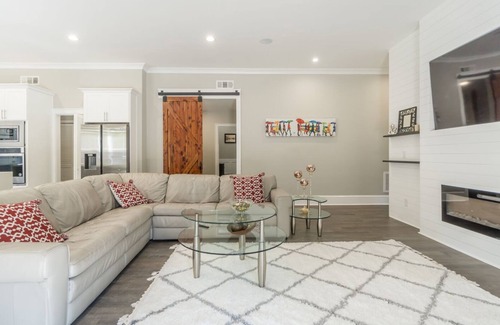 Milton House | A Gorgeous and Luminous modern farmhouse on 5 acres