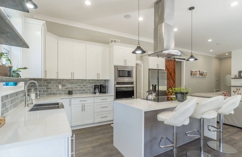 Milton House | A Gorgeous and Luminous modern farmhouse on 5 acres