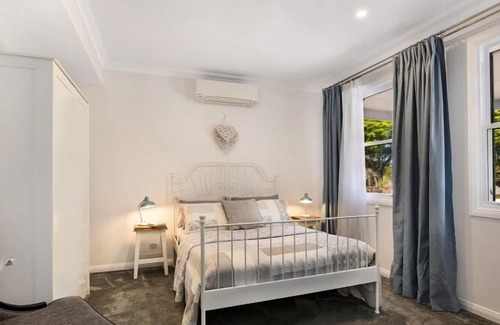 Berrima Cottage | A gorgeous country cottage within walking distance of centre of village