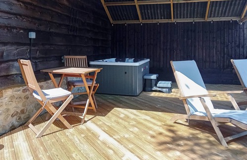 Ventnor Cottage | A gorgeous Shepherd’s Hut with stunning views, hot tub and indoor pool.
