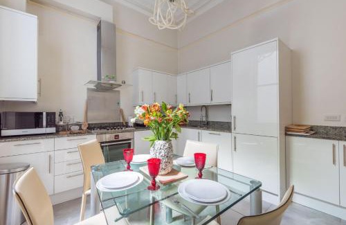Redcliffe Apartment | A Grand Passion