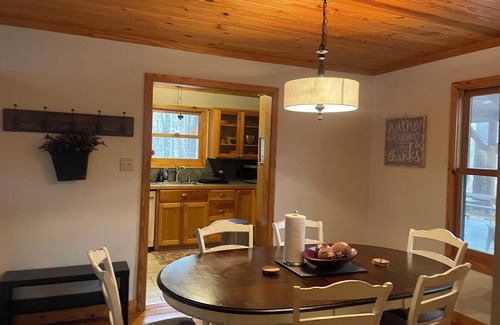 Bonnerdale Cabin | A Great Escape a Cozy 3-bedroom cabin in Mount. Ida close to Lake Ouachita.