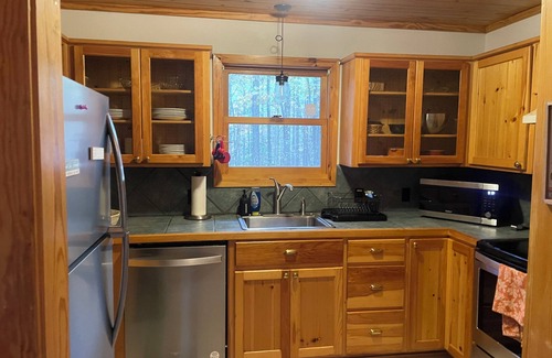 Bonnerdale Cabin | A Great Escape a Cozy 3-bedroom cabin in Mount. Ida close to Lake Ouachita.