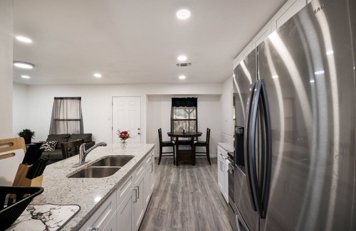 Southside House | A great place for short and medium stays, 5 minutes to Lackland Air Force Base.