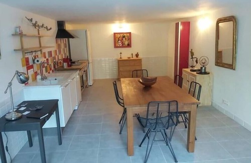 Besse-sur-Issole Apartment | A green setting .