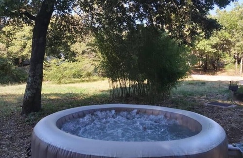 Besse-sur-Issole Apartment | A green setting .